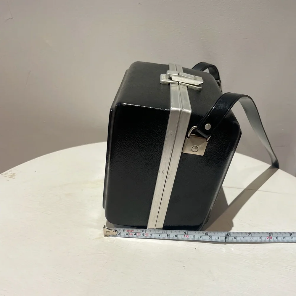 Vintage 60s Polaroid Model 20 "Swinger" Land Camera and Black Case - Picture 16 of 16